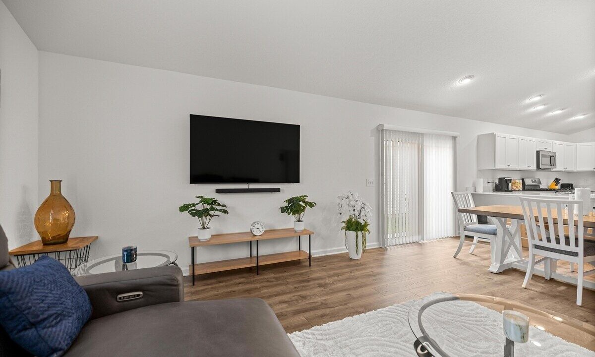 Photo of Livingroom in Candler