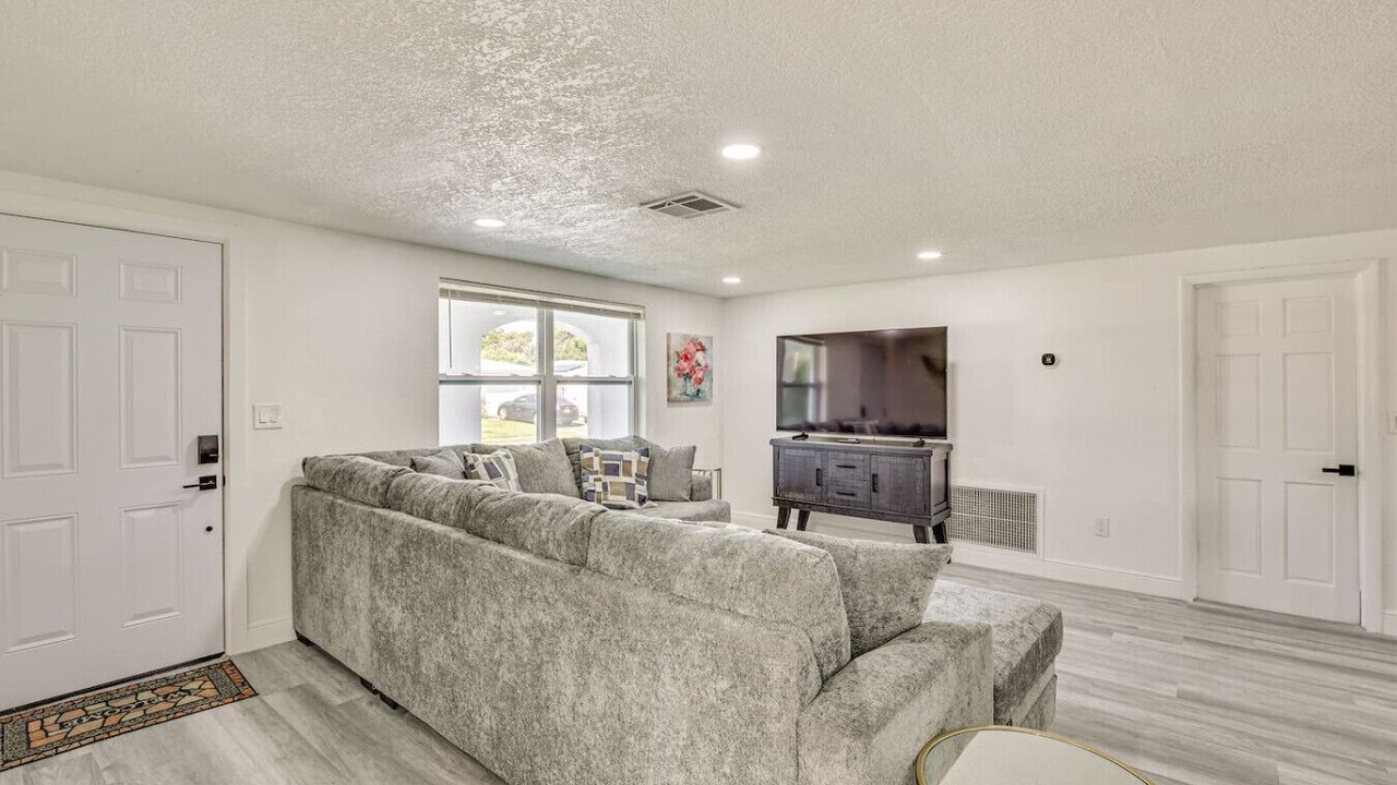 Photo of Livingroom in Holiday Lake Estates