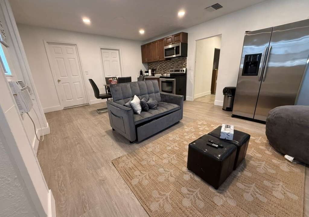 Photo of Livingroom in Oak Ridge