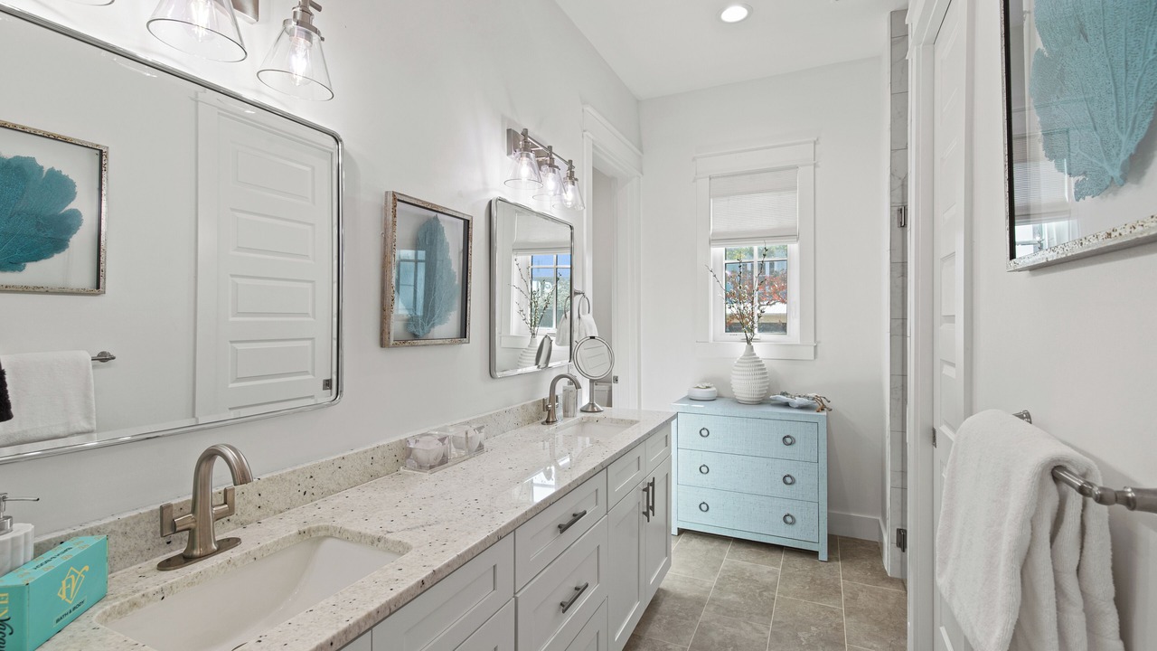 Photo of Bathroom in Gulfview Heights