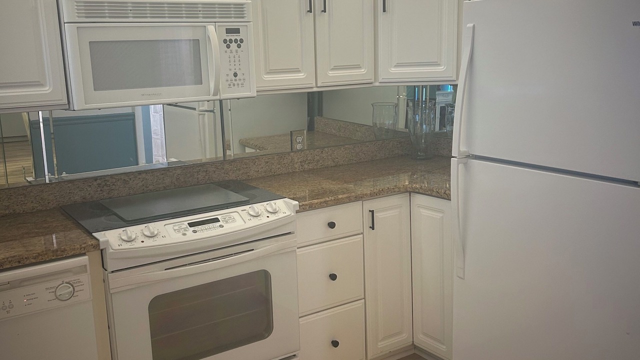 Photo of Kitchen in Biltmore Beach