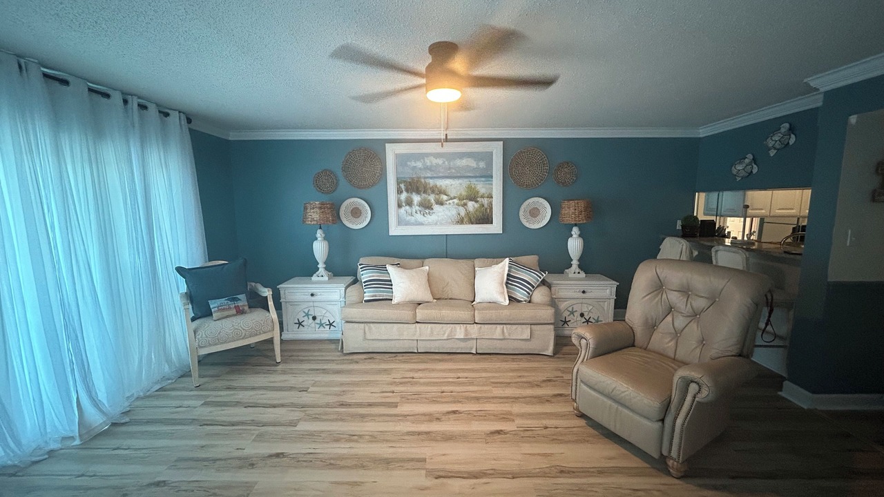 Photo of Livingroom in Biltmore Beach