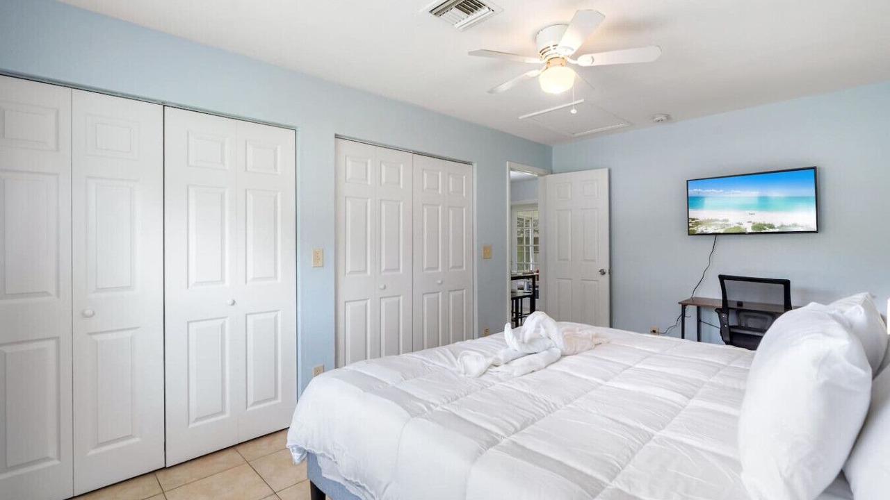 Photo of Bedroom in Bearss Plaza