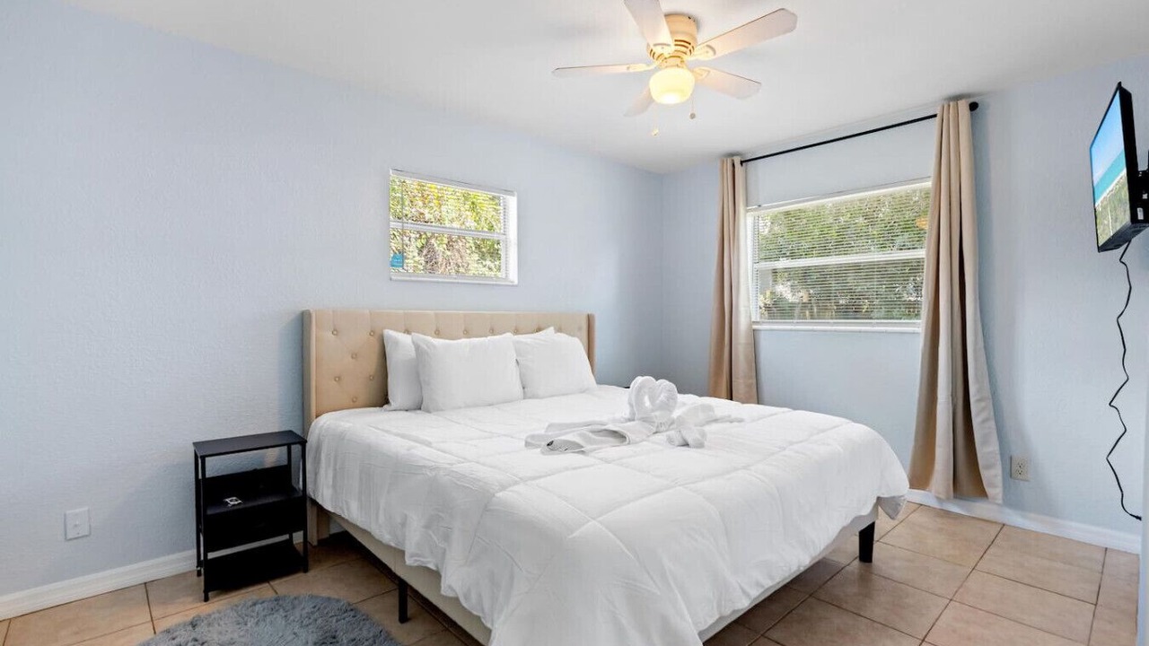 Photo of Bedroom in Bearss Plaza