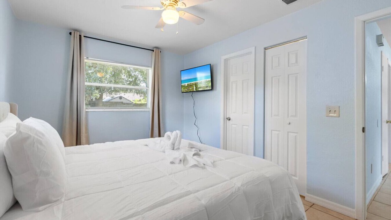 Photo of Bedroom in Bearss Plaza