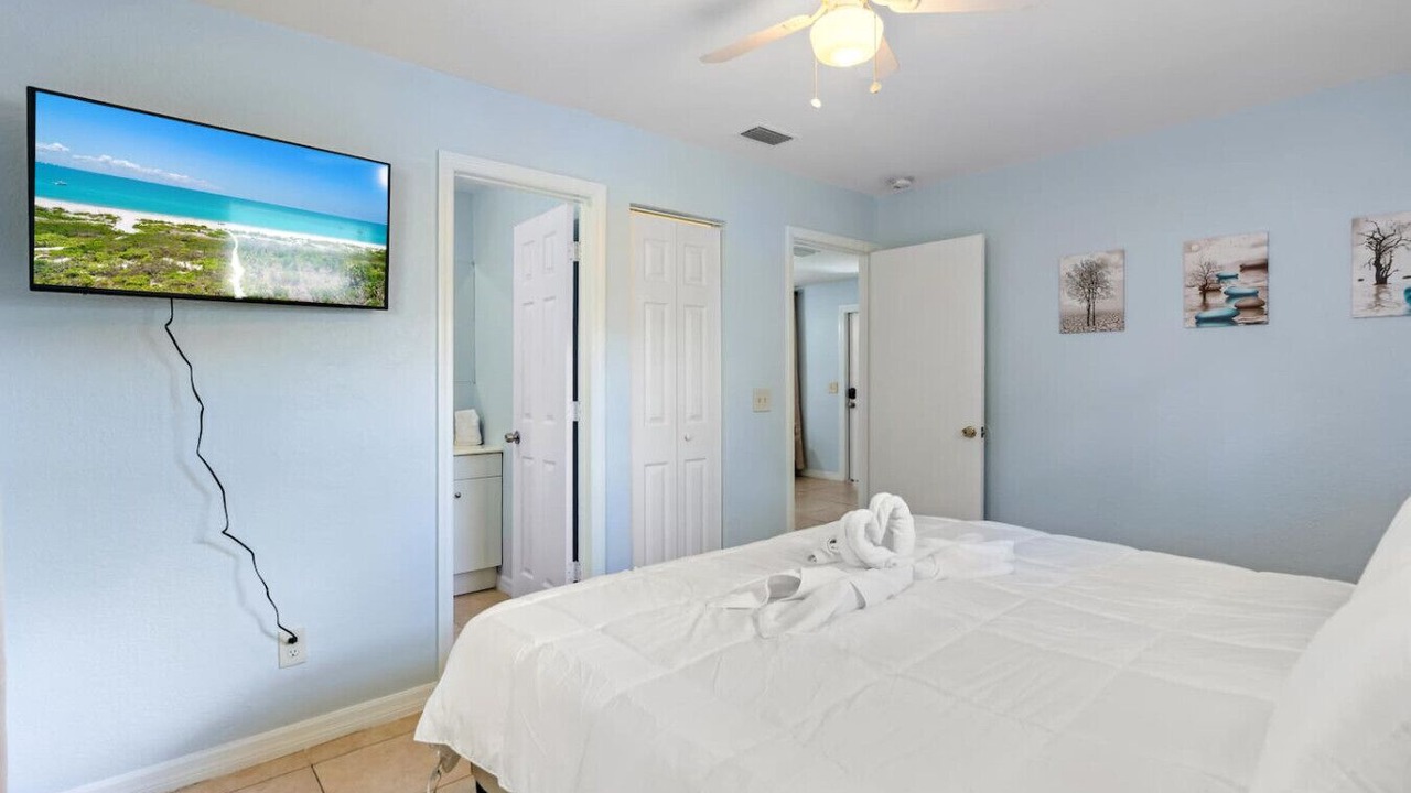 Photo of Bedroom in Bearss Plaza