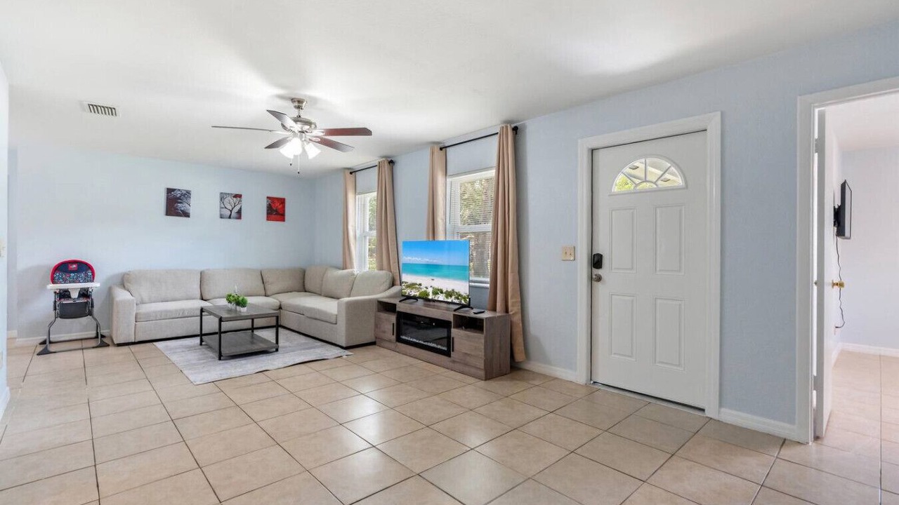Photo of Livingroom in Bearss Plaza