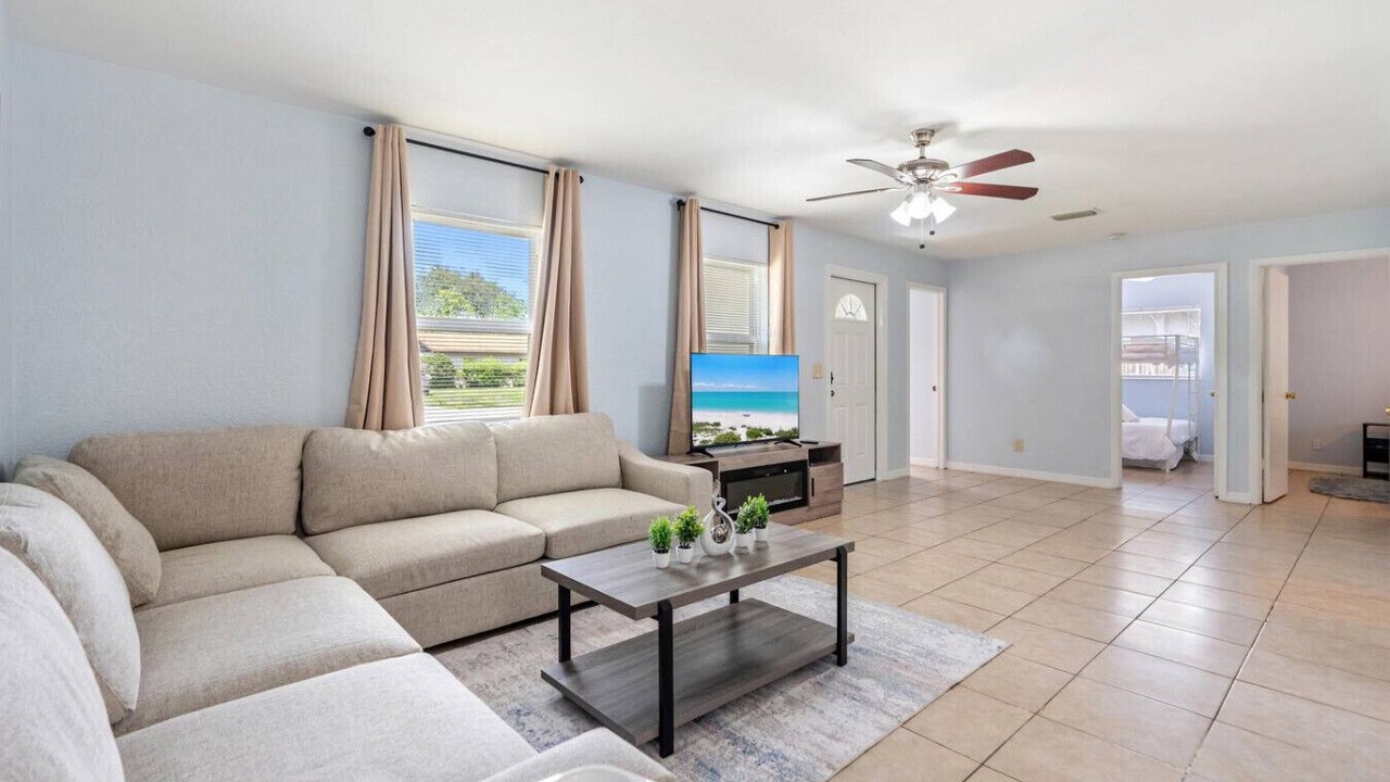 Photo of Livingroom in Bearss Plaza