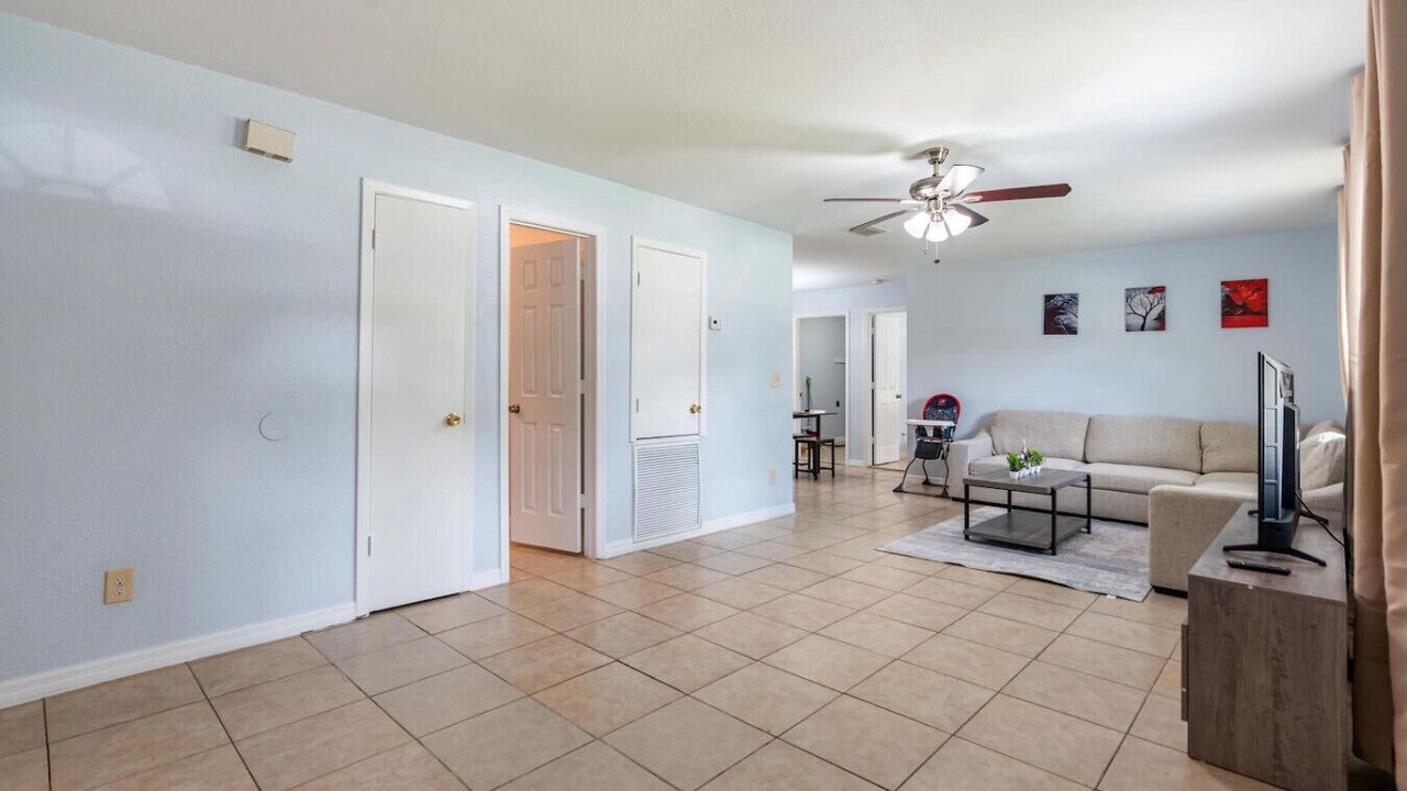 Photo of Livingroom in Bearss Plaza