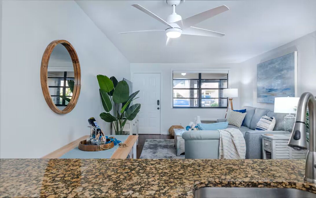 Photo of Livingroom in Cypress Lake