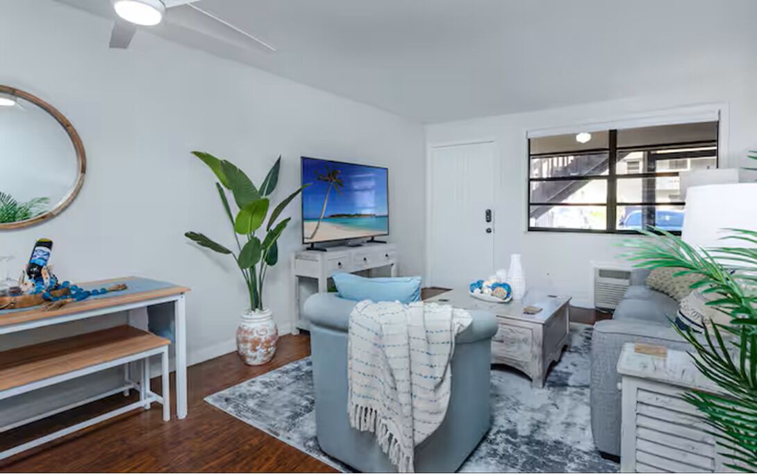 Photo of Livingroom in Cypress Lake