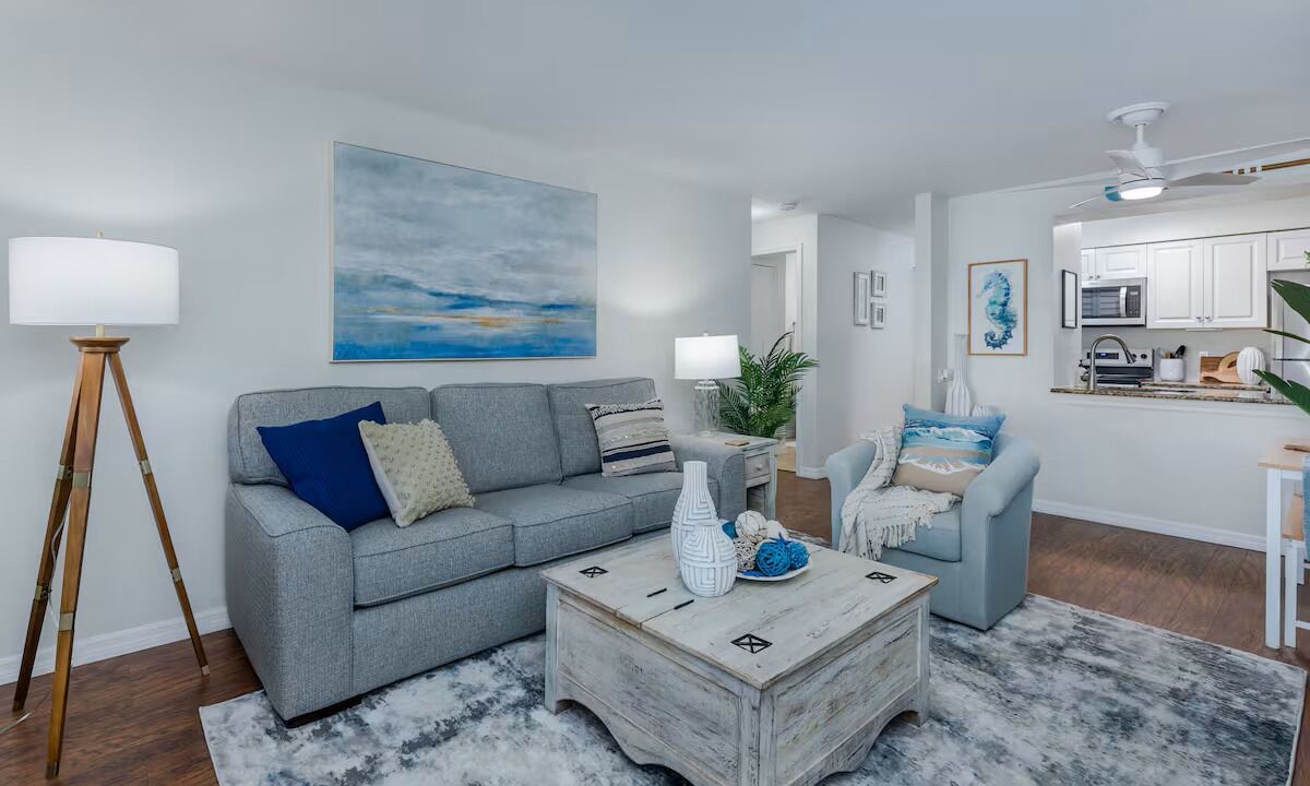 Photo of Livingroom in Cypress Lake