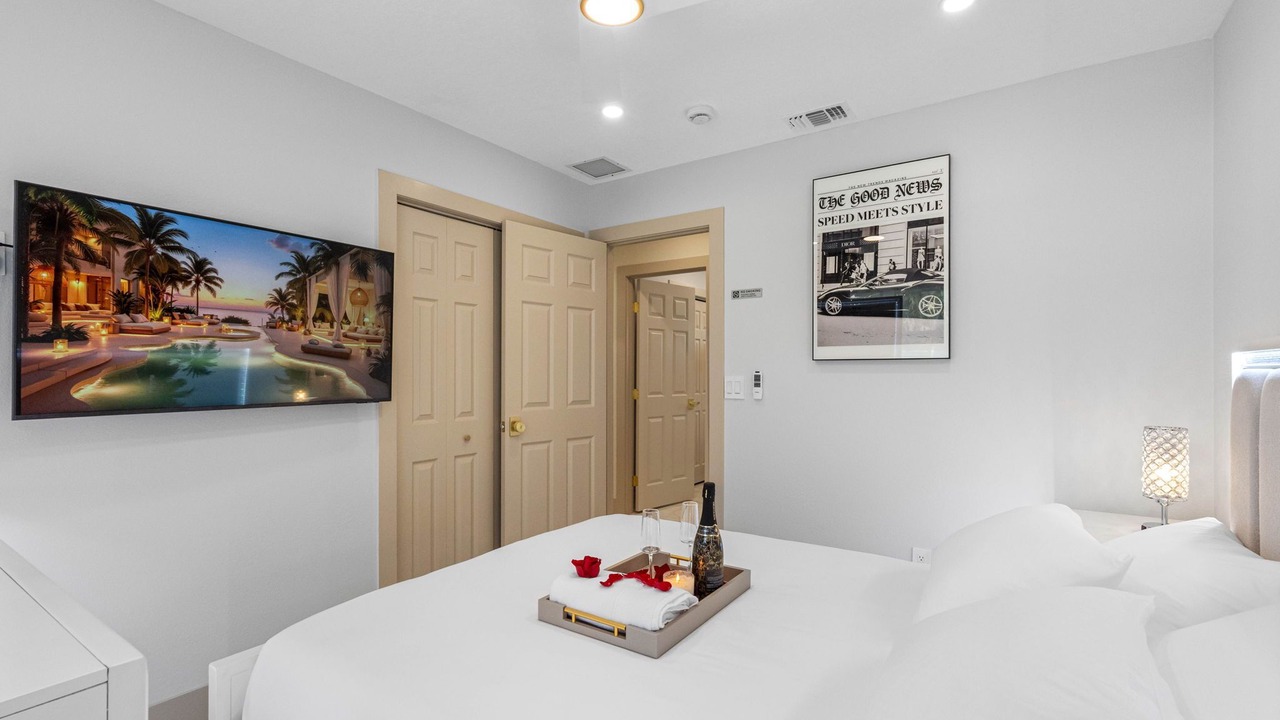 Photo of Bedroom in Town N County Park