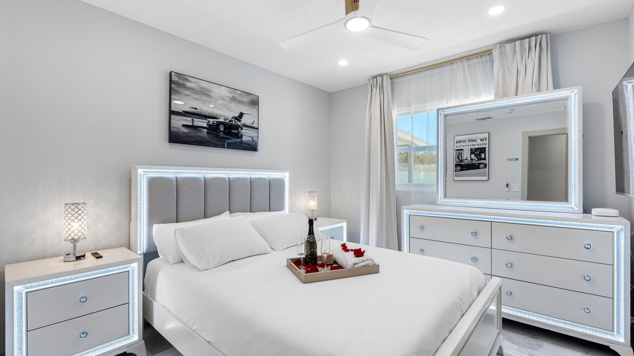 Photo of Bedroom in Town N County Park
