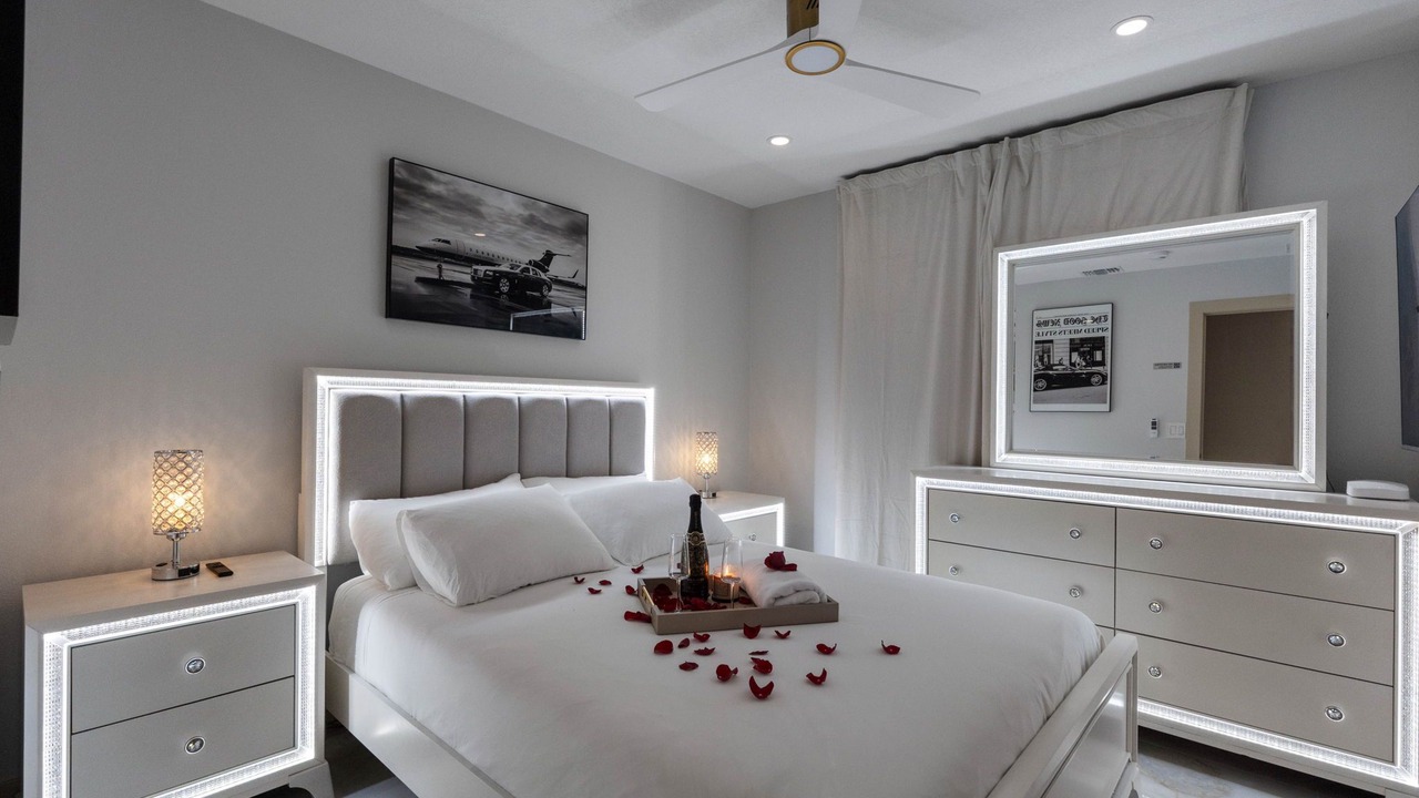 Photo of Bedroom in Town N County Park