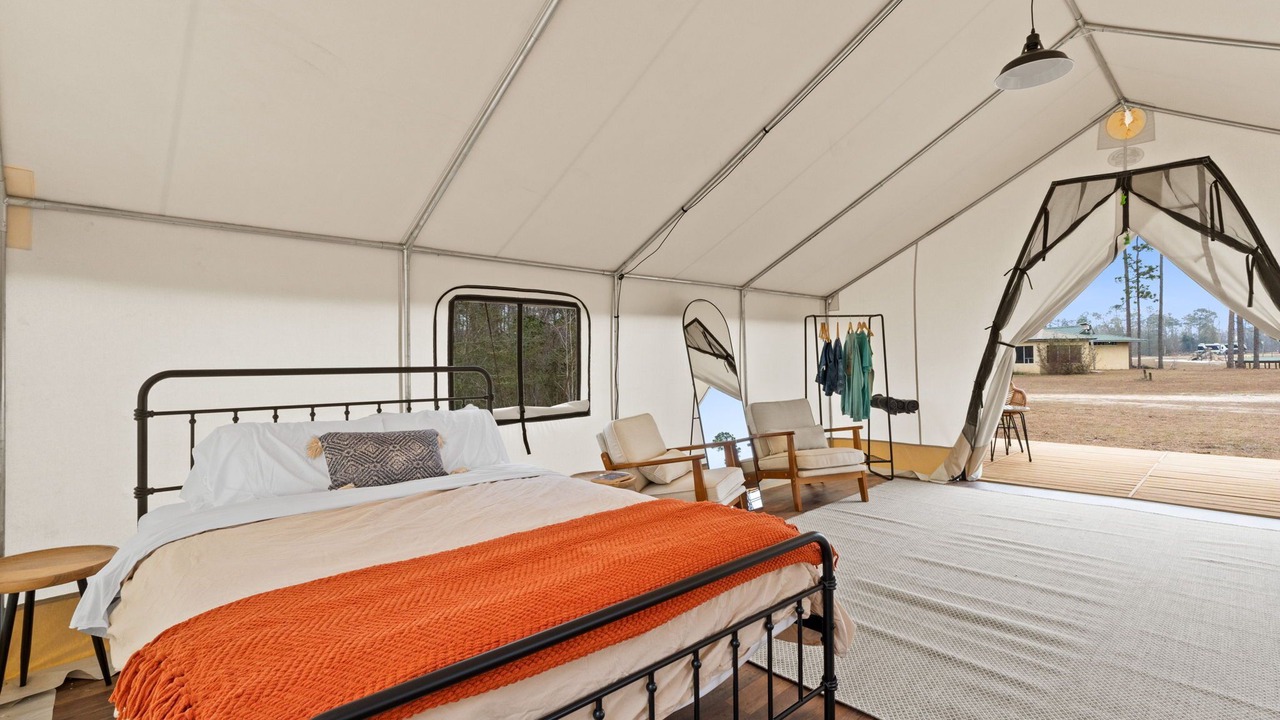Photo of Bedroom in Wewahitchka
