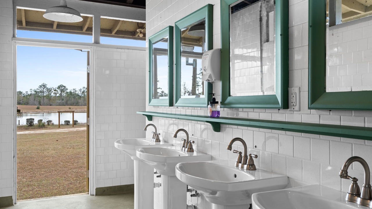 Photo of Bathroom in Wewahitchka