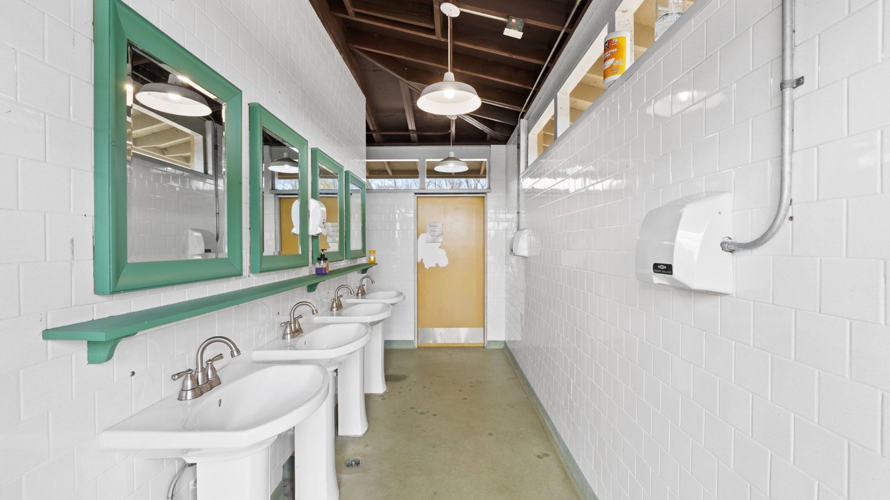 Photo of Bathroom in Wewahitchka