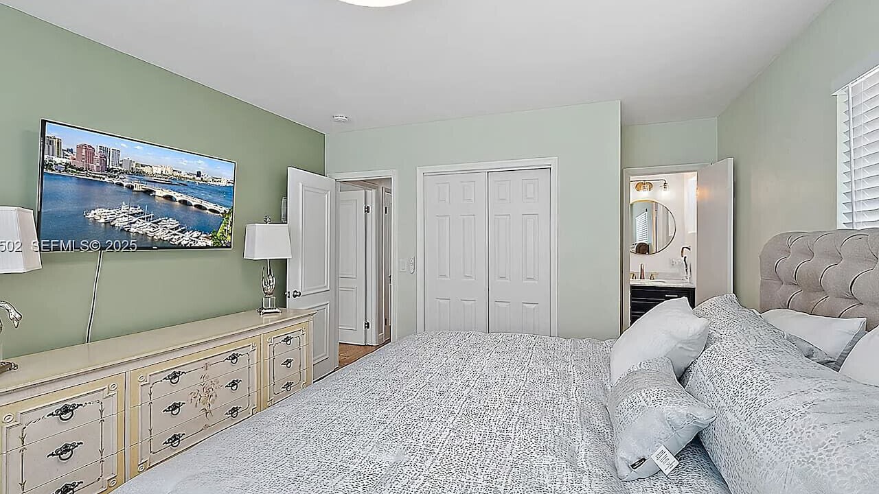 Photo of Bedroom in Tequesta