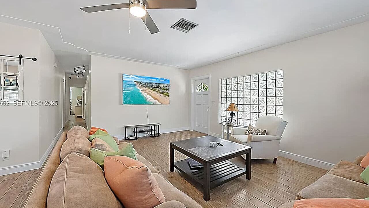 Photo of Livingroom in Tequesta