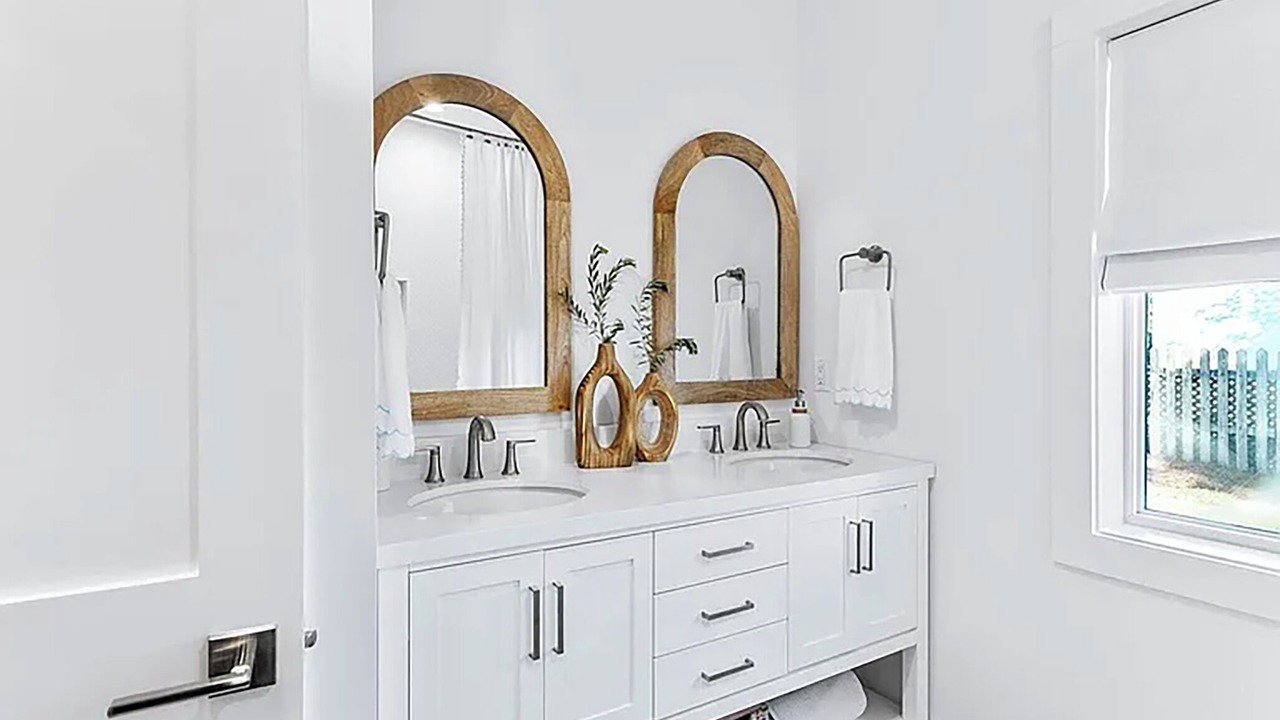 Photo of Bathroom in Gulfview Heights