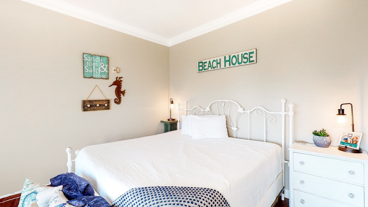 Photo of Bedroom in Gulf Place
