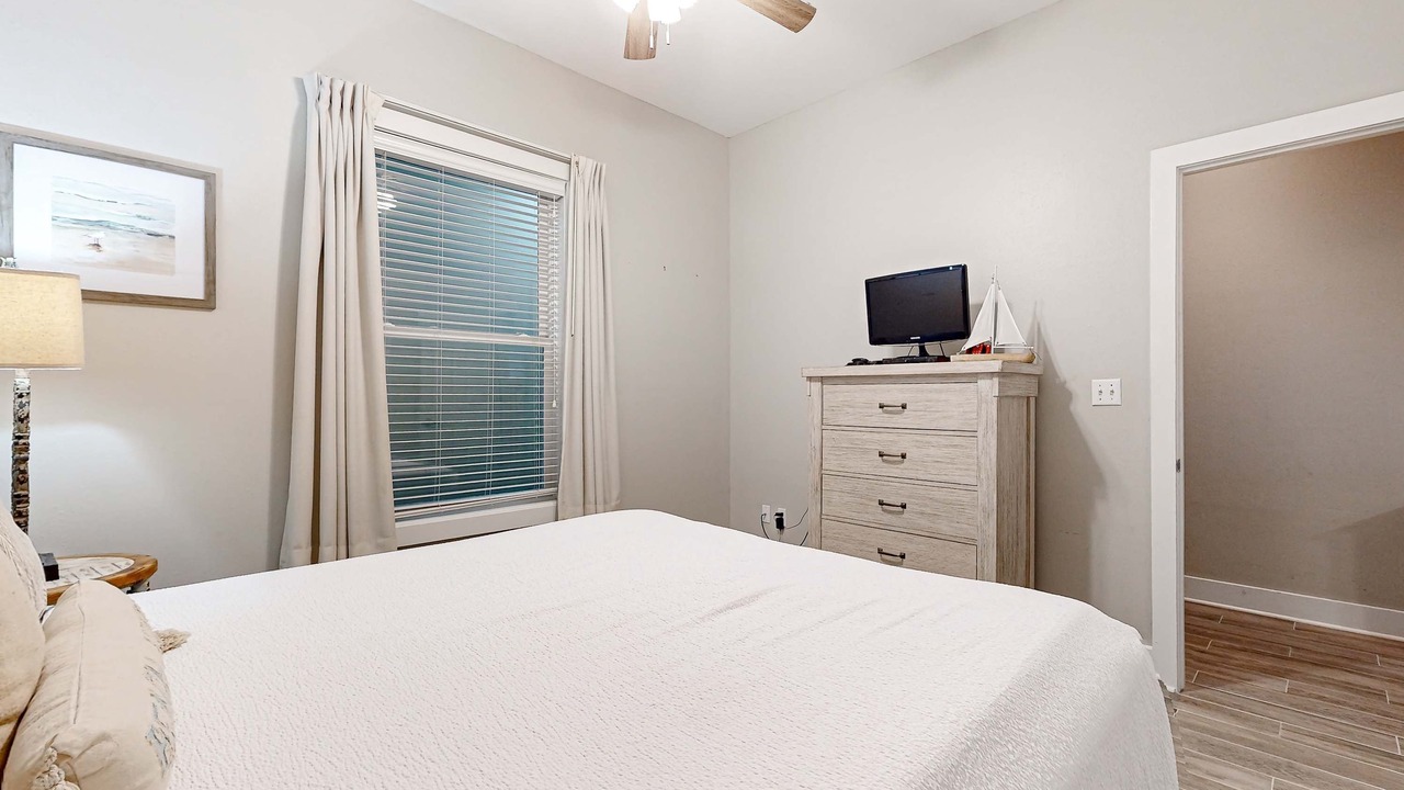 Photo of Bedroom in Gulf Place