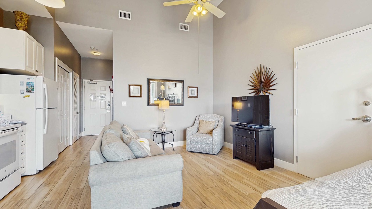 Photo of Livingroom in Gulf Place