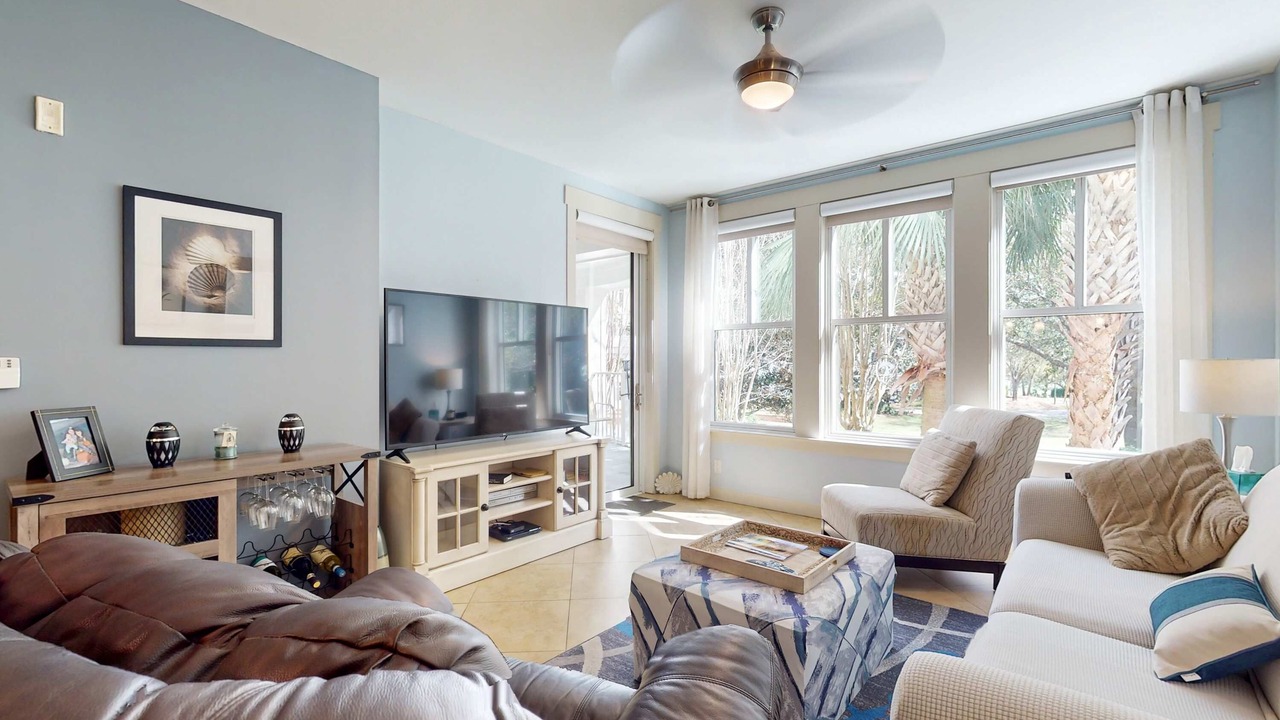 Photo of Livingroom in Baytowne Wharf
