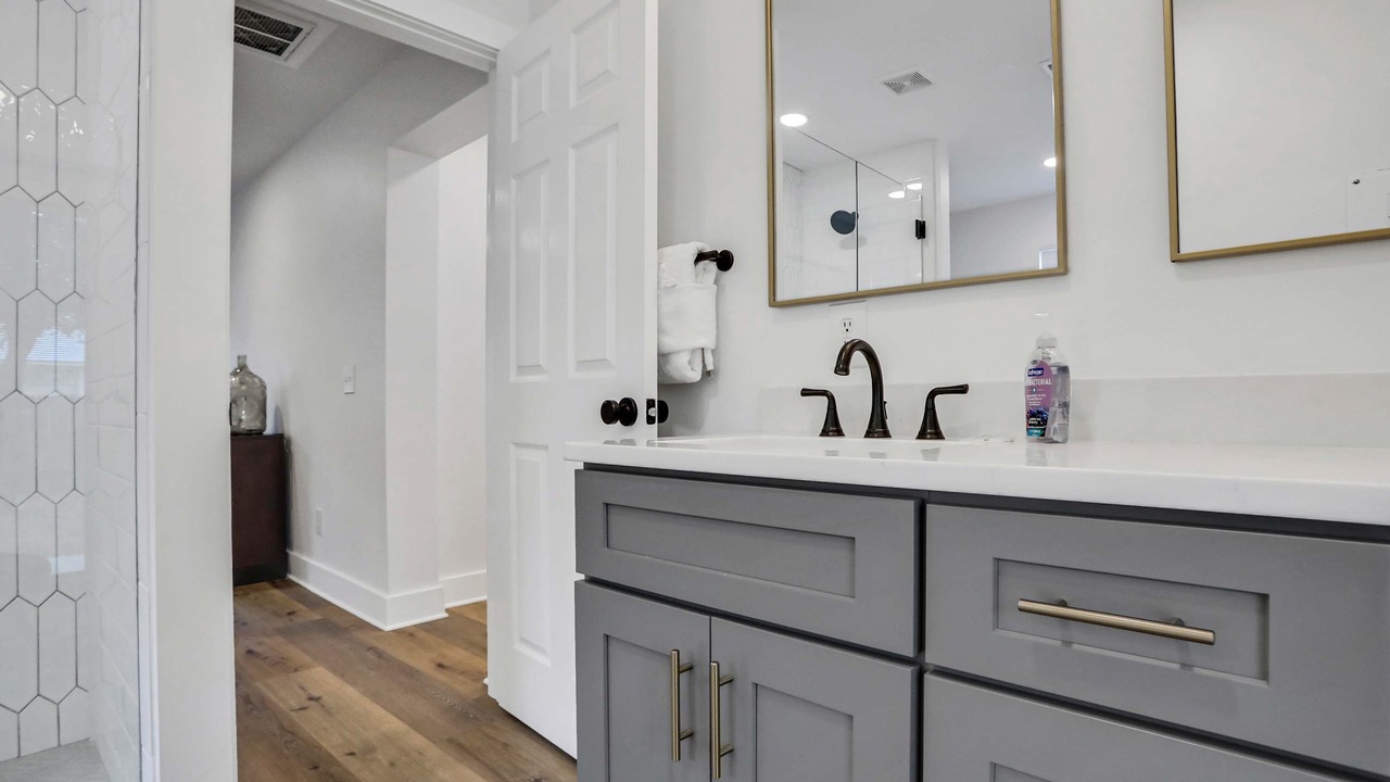 Photo of Bathroom in Gulfview Heights