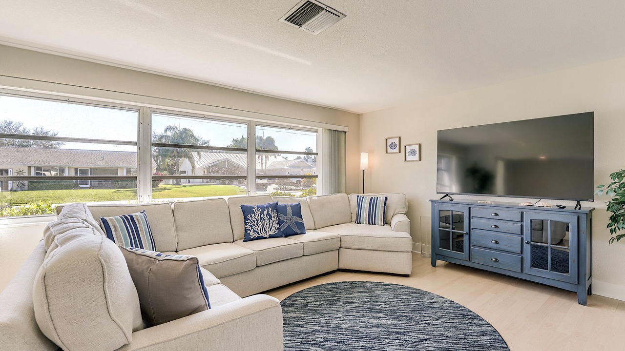 Photo of Livingroom in Caloosahatchee