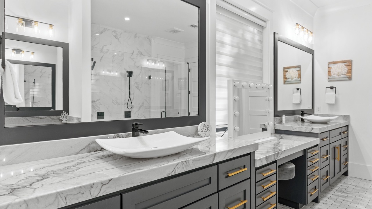 Photo of Bathroom in Gulfview Heights