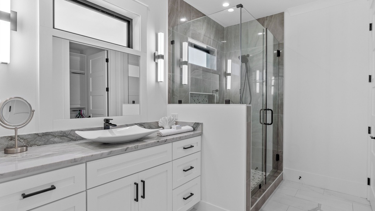 Photo of Bathroom in Gulfview Heights