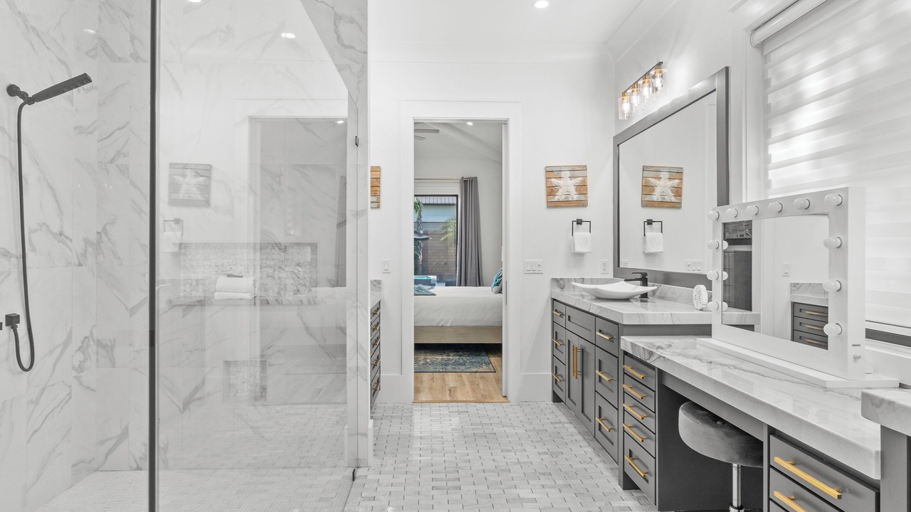 Photo of Bathroom in Gulfview Heights