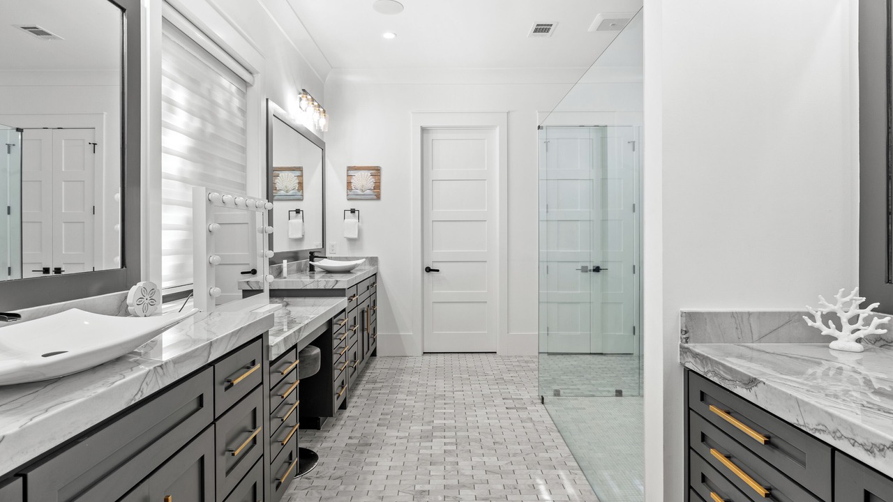 Photo of Bathroom in Gulfview Heights