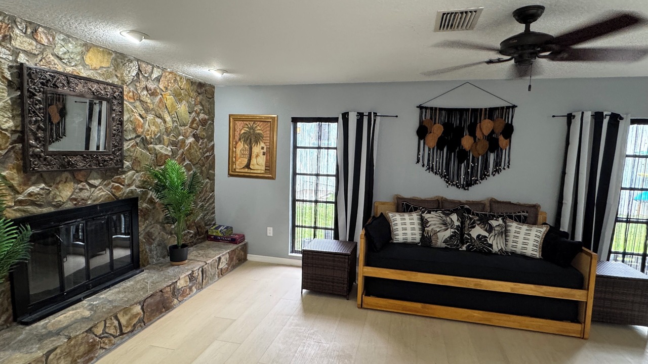 Photo of Livingroom in Indian Waters