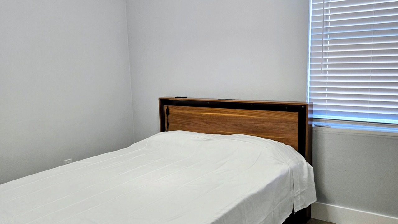 Photo of Bedroom in Bayshore Gardens