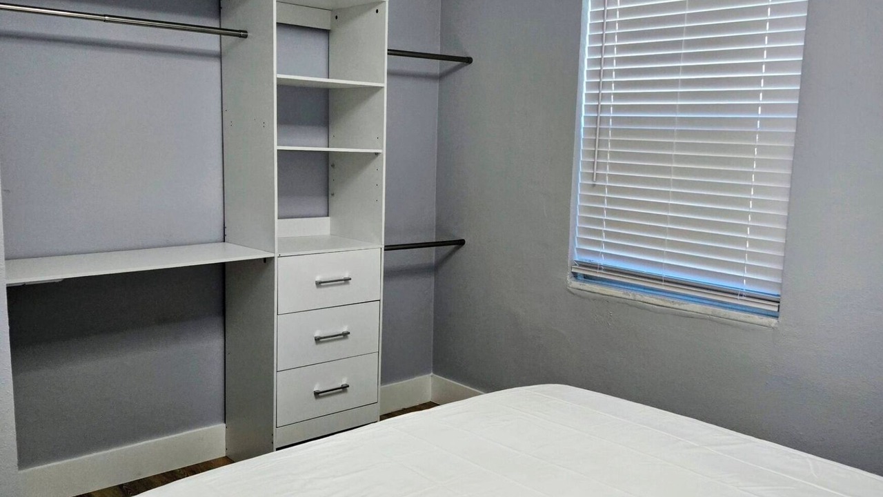 Photo of Bedroom in Bayshore Gardens