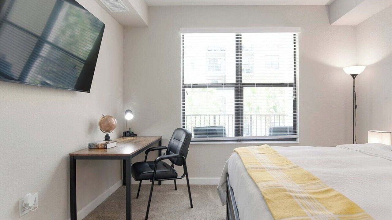 Photo of Bedroom in Carver City - Lincoln Gardens
