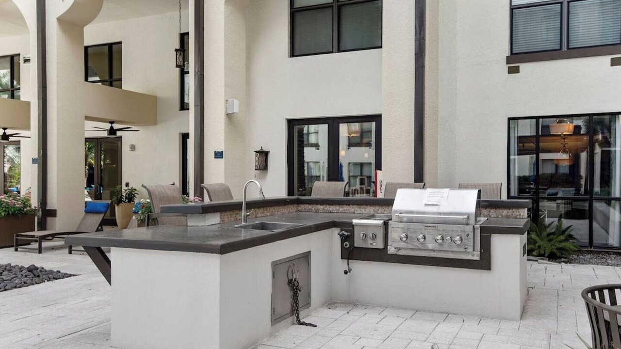 Photo of Patio Balcony in Carver City - Lincoln Gardens