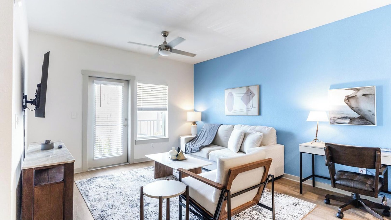 Photo of Livingroom in Candler