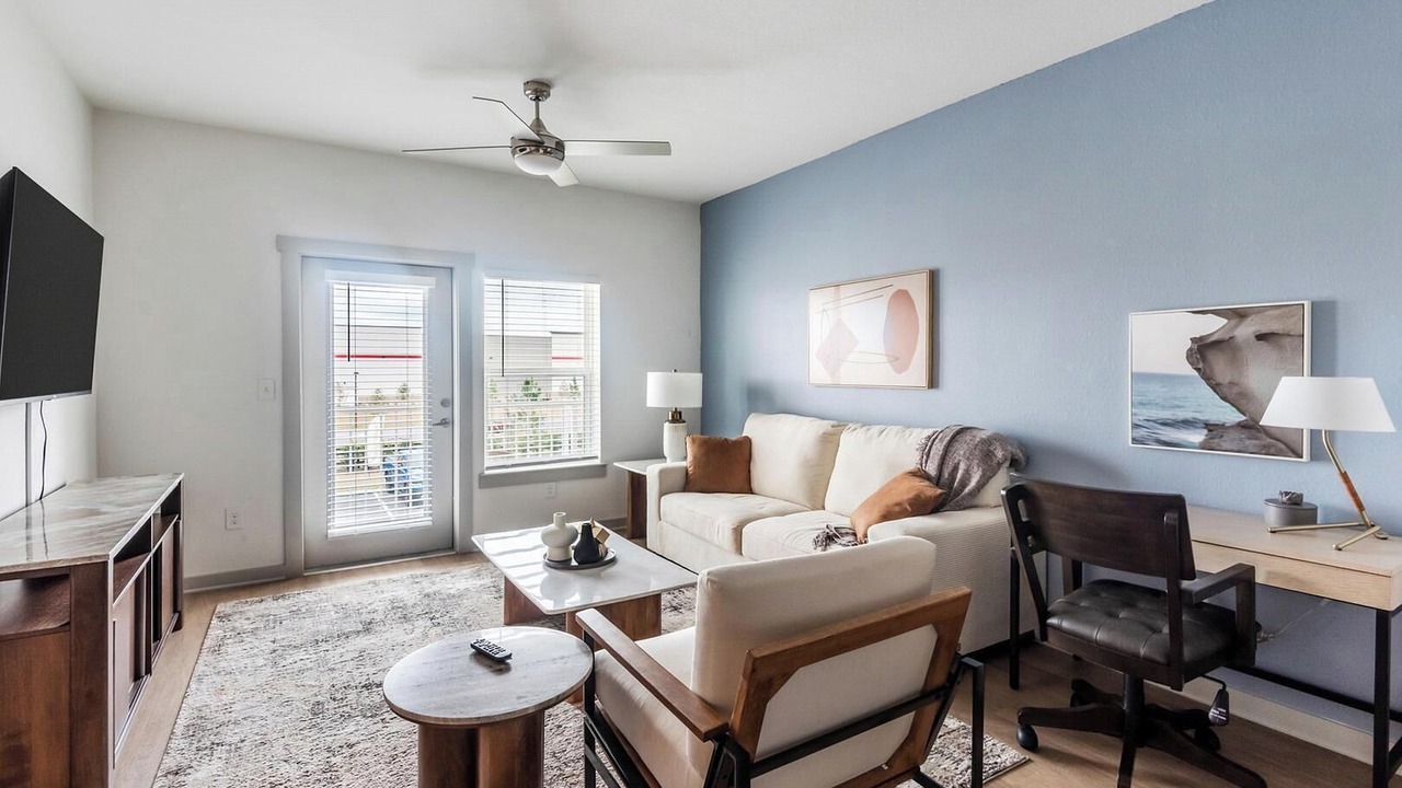 Photo of Livingroom in Candler