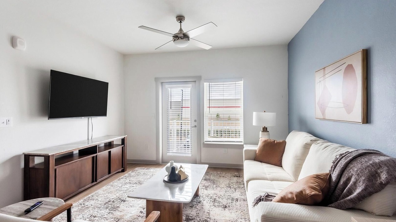 Photo of Livingroom in Candler