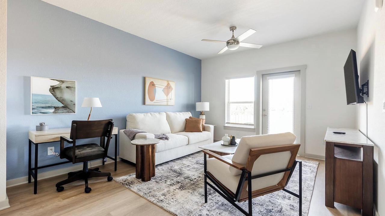 Photo of Livingroom in Candler