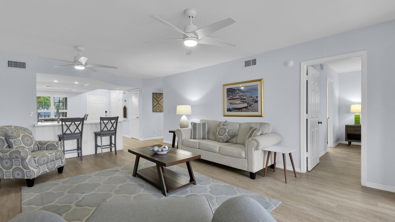 Photo of Livingroom in Vanderbilt Beach