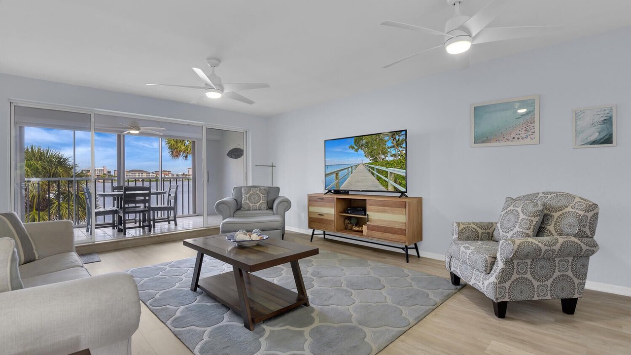 Photo of Livingroom in Vanderbilt Beach