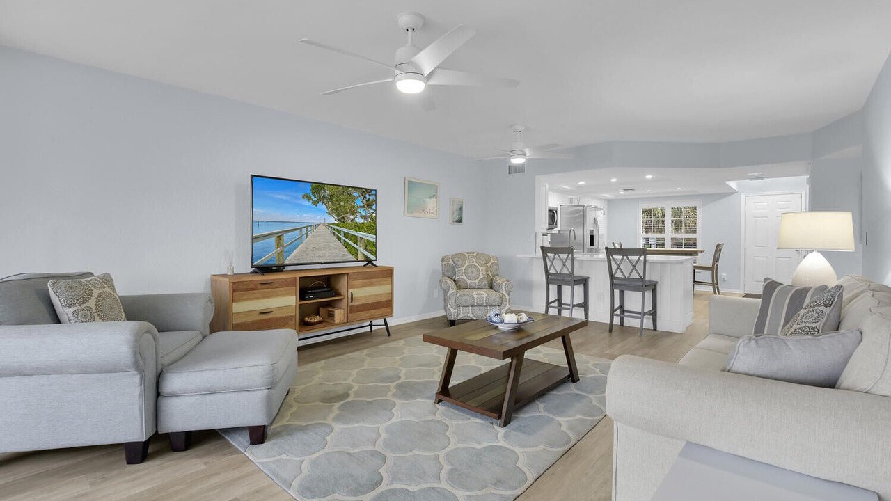 Photo of Livingroom in Vanderbilt Beach