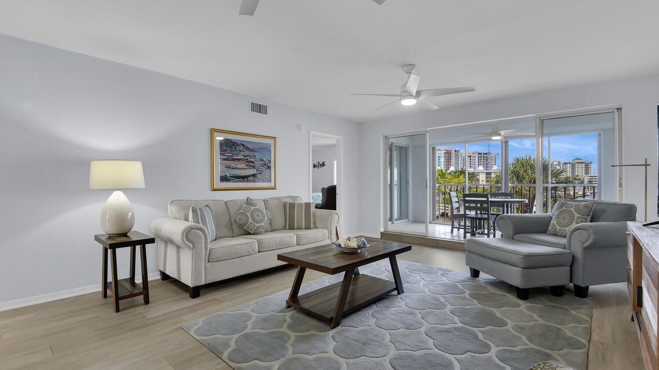 Photo of Livingroom in Vanderbilt Beach