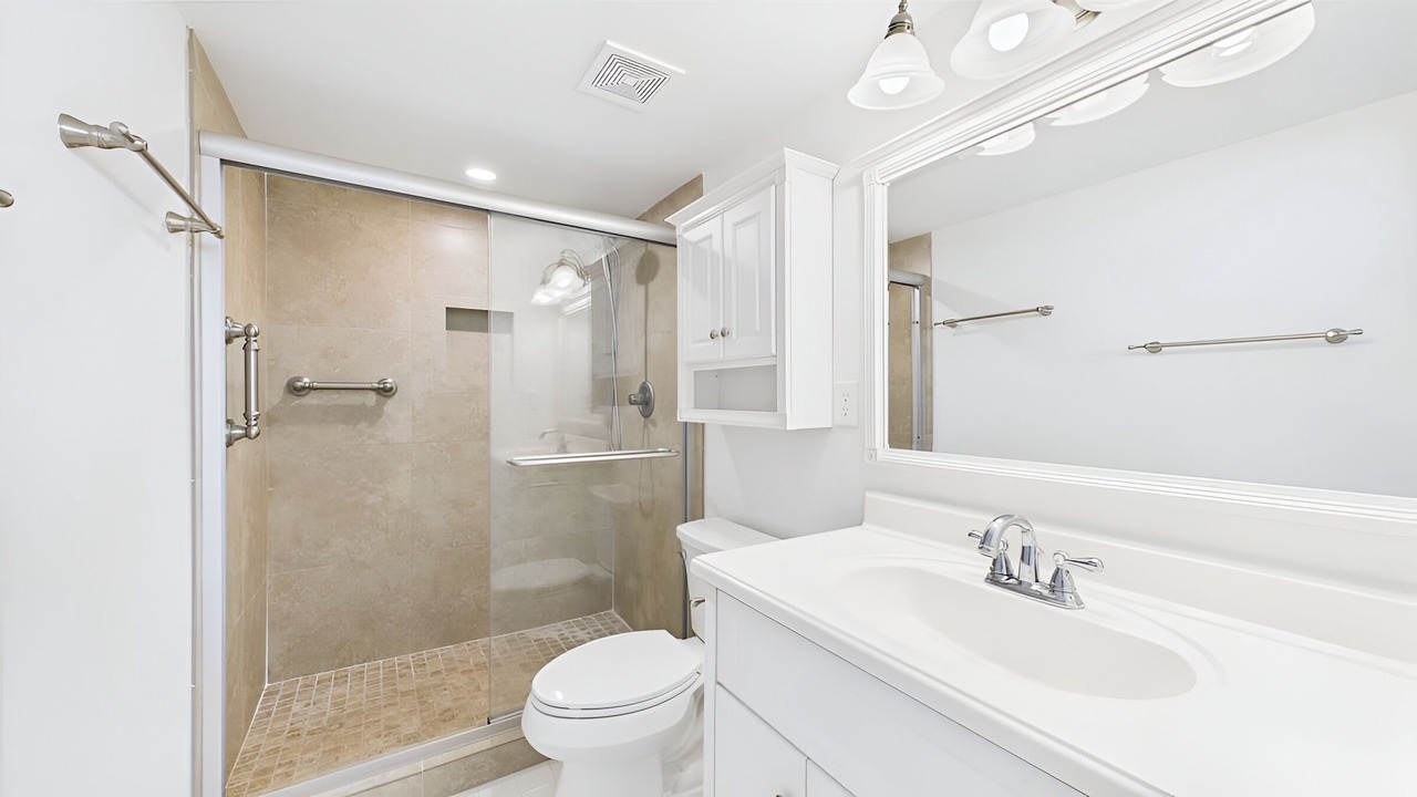 Photo of Bathroom in Holiday Isle