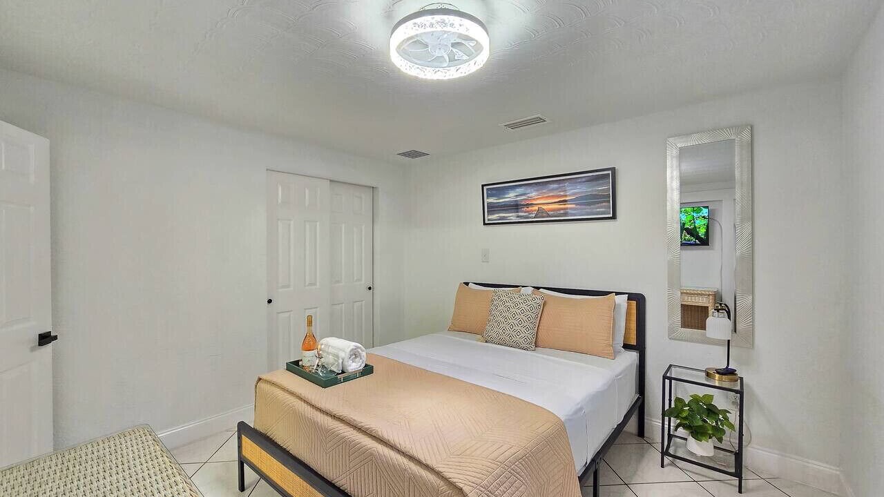 Photo of Bedroom in Town N County Park